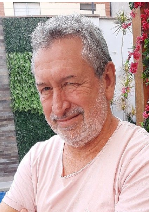 <em><strong> Alex R. </strong></em>
